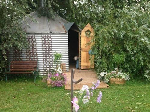 Skipbridge Farm Shepherds Huts Campground Green Hammerton 外观 照片