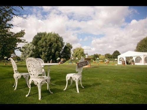 Skipbridge Farm Shepherds Huts Campground Green Hammerton 外观 照片